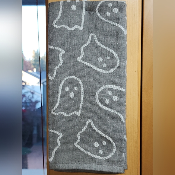 NWT Ghost Kitchen Towel Set Cupcakes and Cashmere Halloween Kitchen Towels - Picture 2 of 4